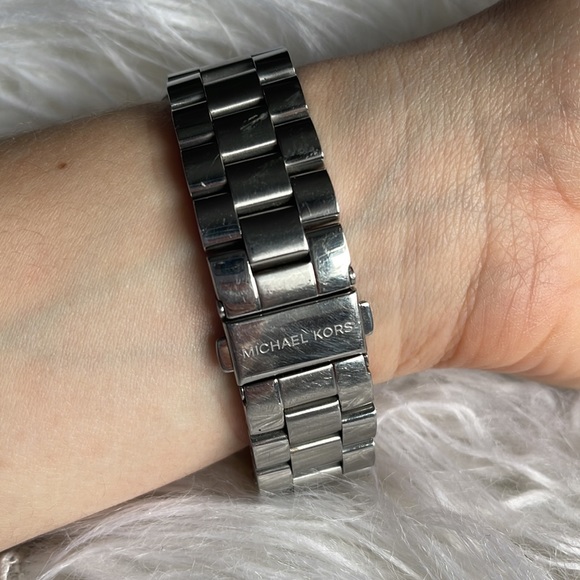 Silver Michael Kors watch 8/10 - Picture 5 of 5